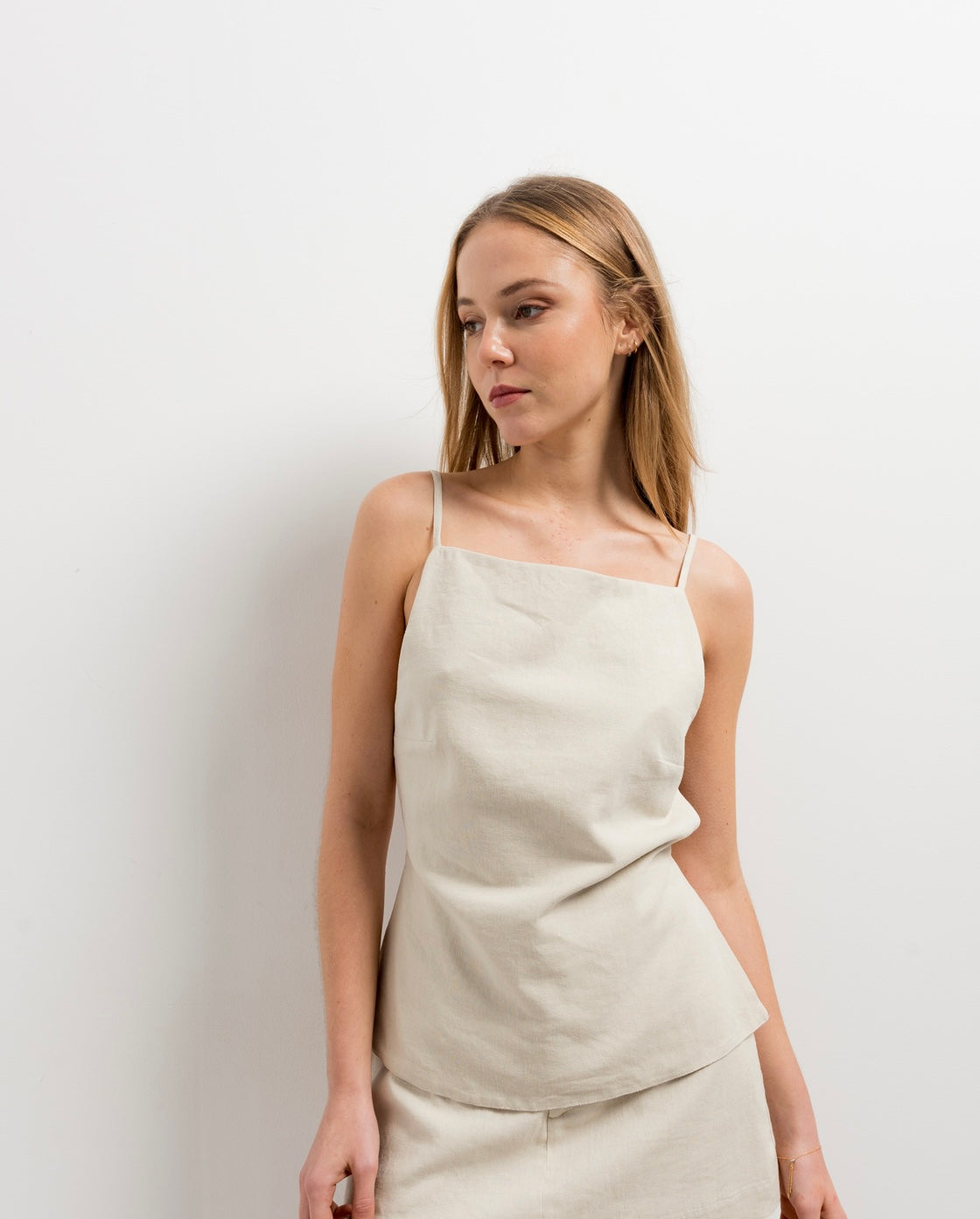 BACKLESS LINEN TOP