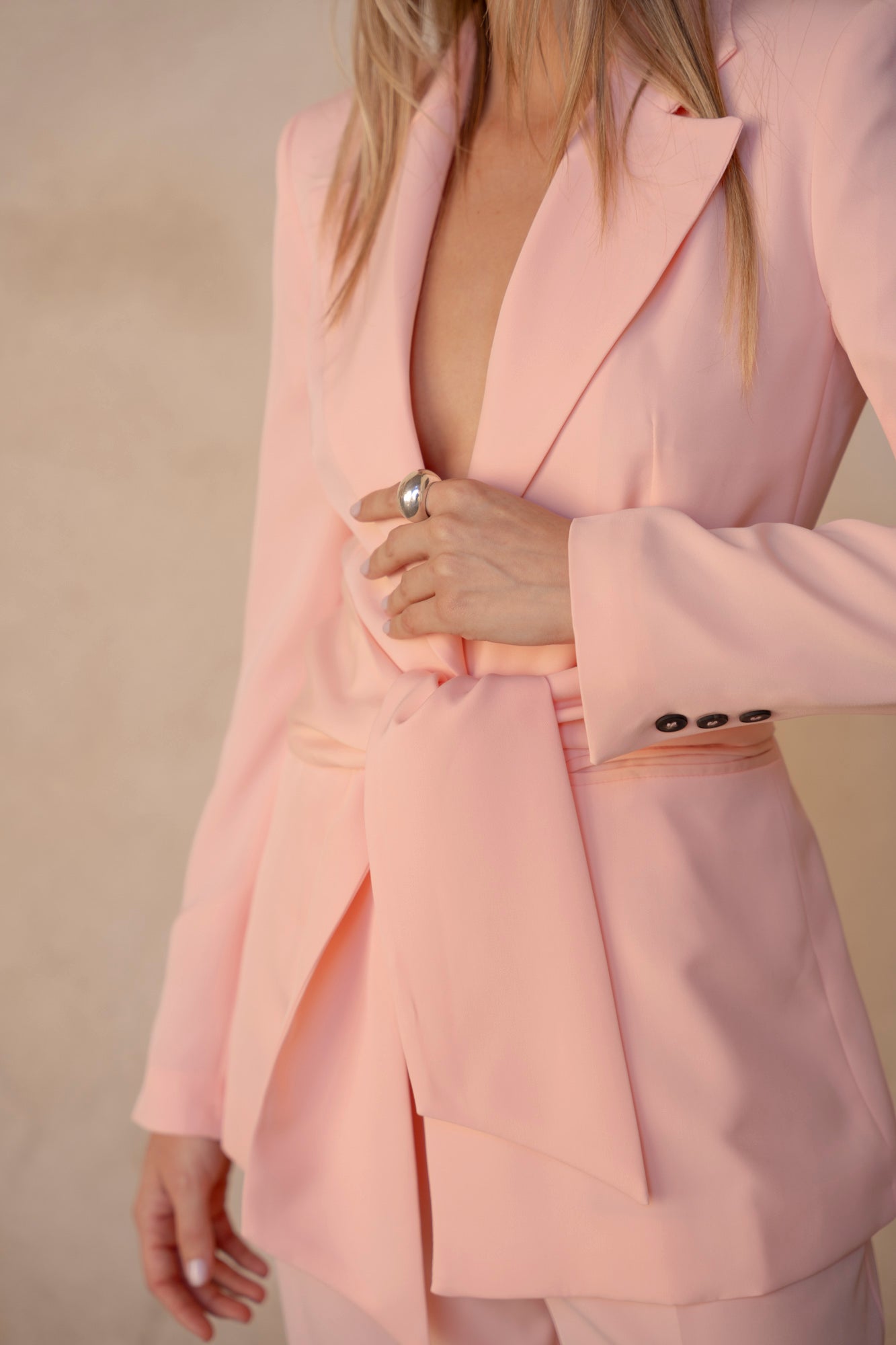 FLUID BLAZER WITH BELT